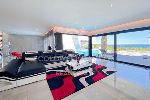 Villa for sale in Llanca, Girona, Spain 4 bedrooms, 723 sq.m. No. 160126 - photo 13