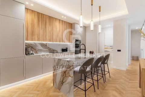 Продажа квартиры в Мадрид, Испания 3 спальни, 139м2 №160128 - фото 3