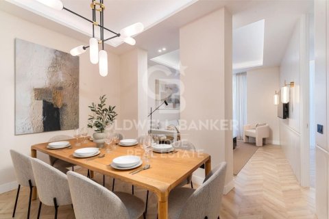 Продажа квартиры в Мадрид, Испания 3 спальни, 139м2 №160128 - фото 2