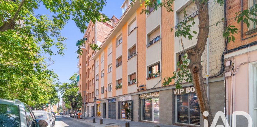 Apartment à Barcelona, Espagne 3 chambres, 55 m2 No. 187533