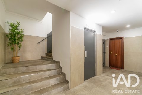 Apartment à vendre à Barcelona, Espagne, 3 chambres, 55 m2 No. 187533 - photo 3
