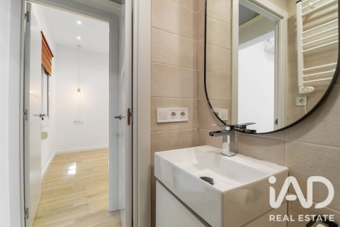 Apartment à vendre à Barcelona, Espagne, 3 chambres, 55 m2 No. 187533 - photo 11