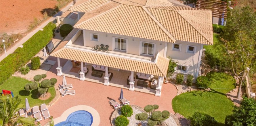 Villa a Javea, Alicante, Spagna 6 camere da letto, 390 mq. N° 147462