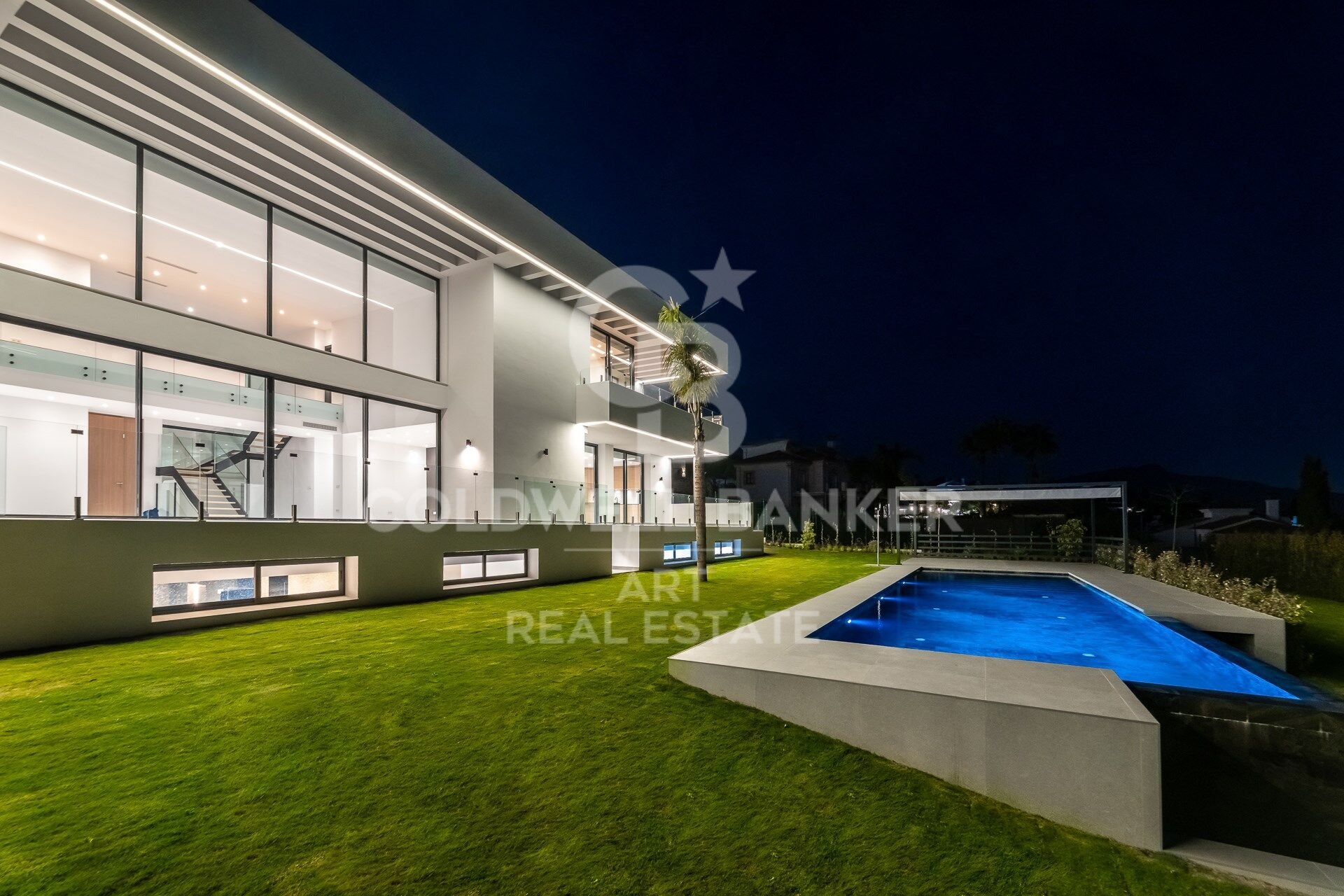 Villa en Estepona, Málaga, España 6 dormitorios, 1038 m2 No. 179022