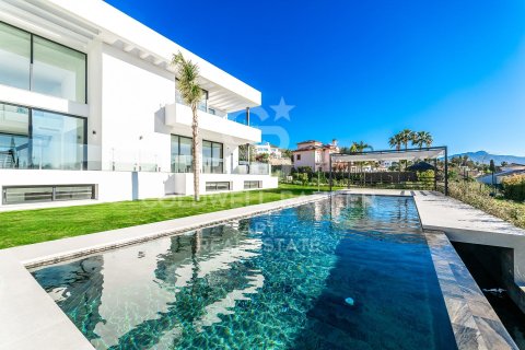 Villa a Estepona, Malaga, Spagna 6 camere da letto, 1038 mq. N° 179022