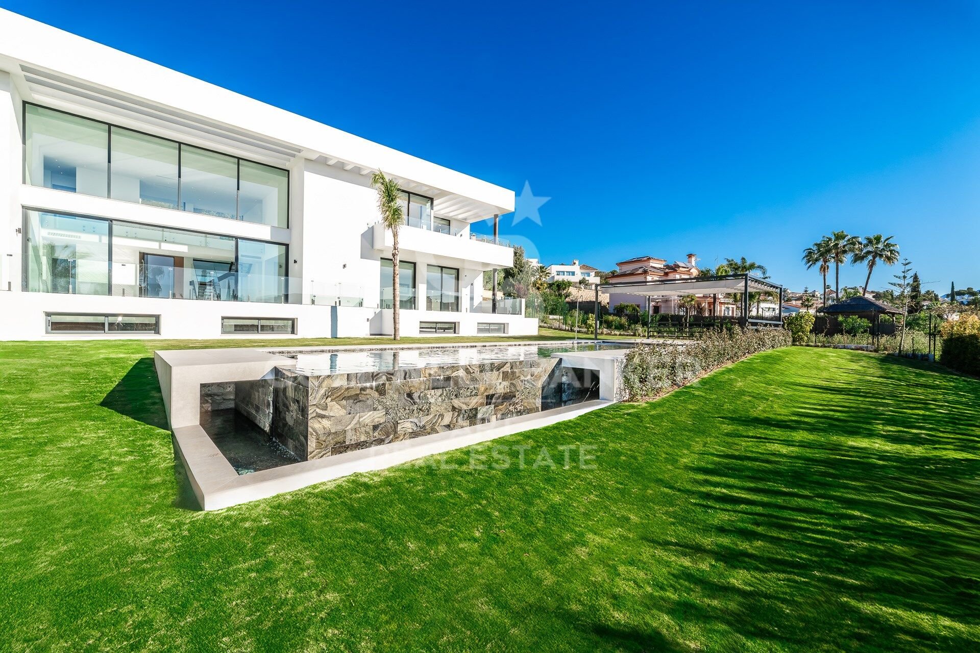 Villa en Estepona, Málaga, España 6 dormitorios, 1038 m2 No. 179022