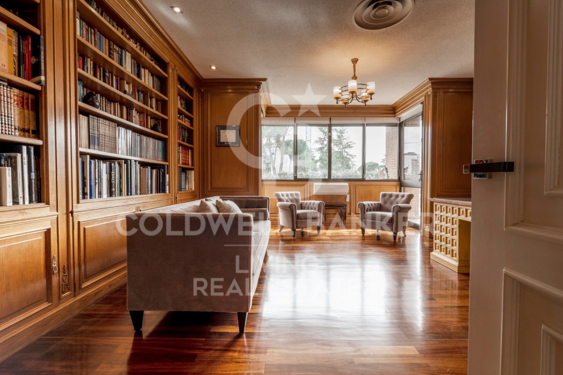 Casa a Madrid, Spagna 9 camere da letto, 885 mq. N° 179020
