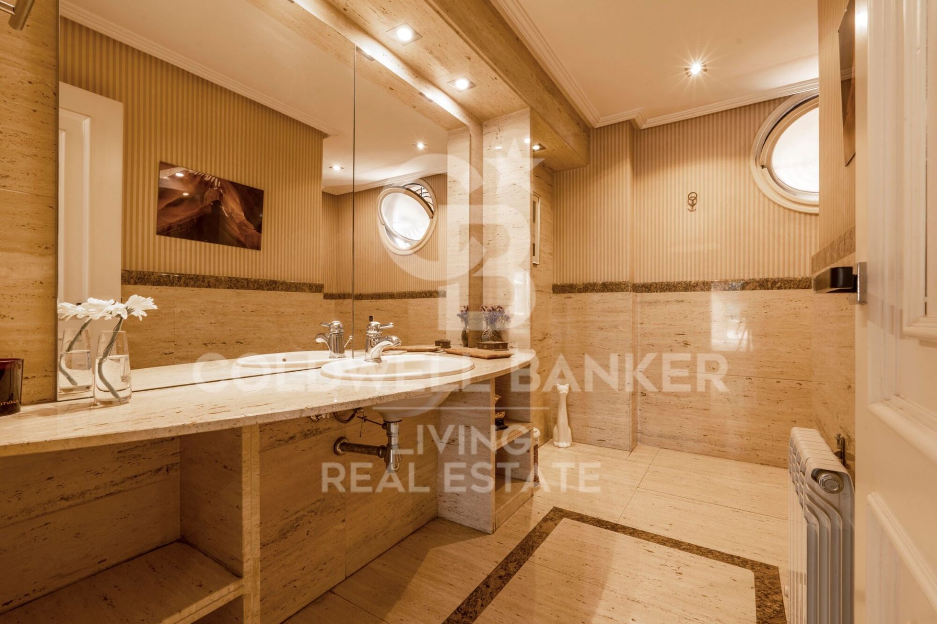 Casa a Madrid, Spagna 9 camere da letto, 885 mq. N° 179020