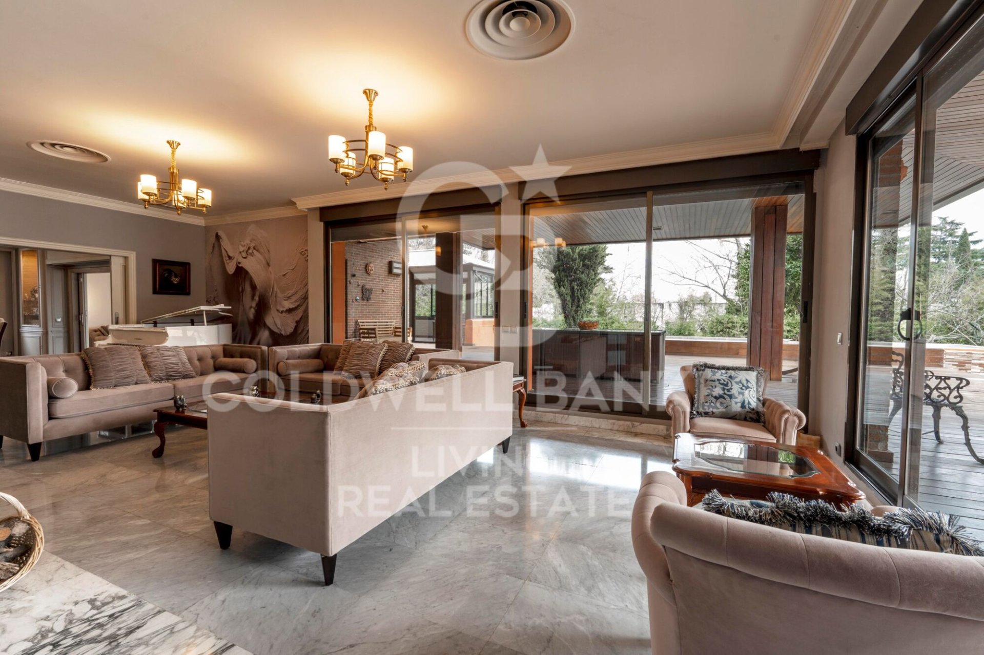 Casa a Madrid, Spagna 9 camere da letto, 885 mq. N° 179020