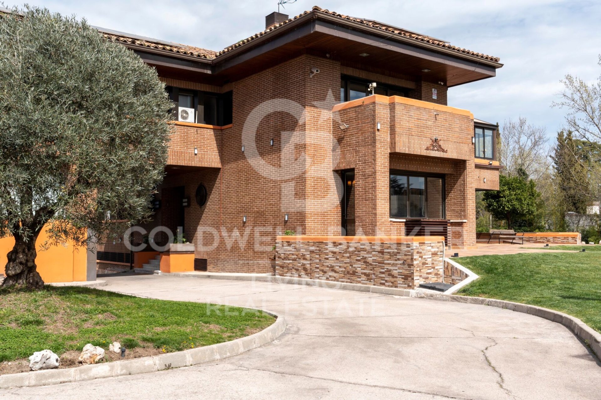 Casa a Madrid, Spagna 9 camere da letto, 885 mq. N° 179020