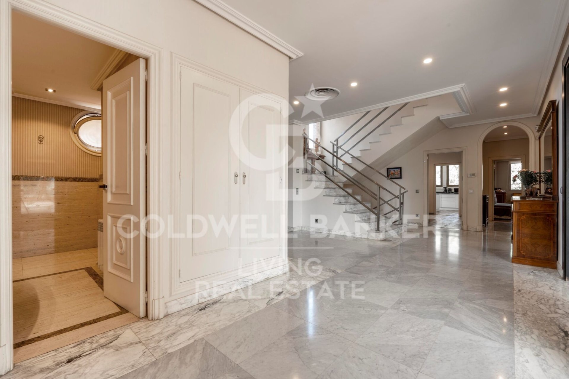 Casa a Madrid, Spagna 9 camere da letto, 885 mq. N° 179020