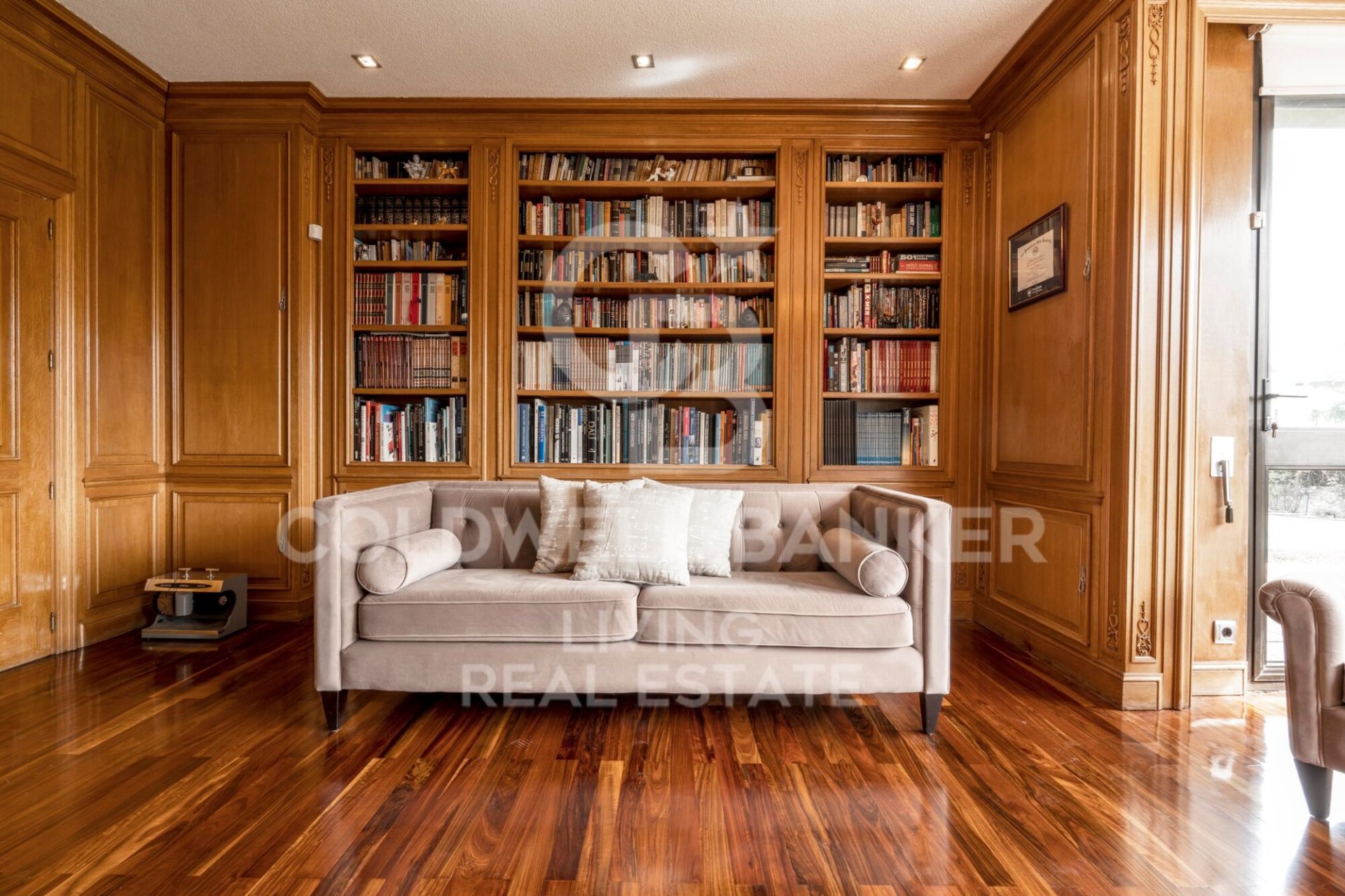 Casa a Madrid, Spagna 9 camere da letto, 885 mq. N° 179020