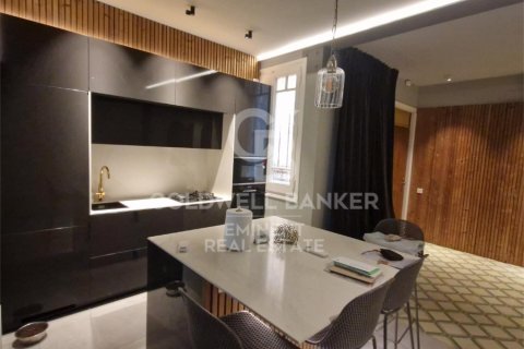 Apartment à vendre à Barcelona, Espagne, 3 chambres, 135 m2 No. 179024 - photo 2