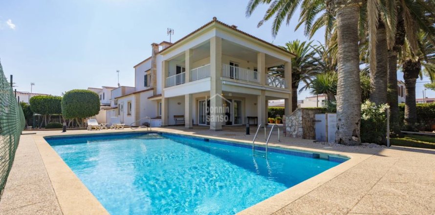 Таунхаус в Сьютаделья-де-Менорка, Менорка, Испания 4 спальни, 770м2 №161650