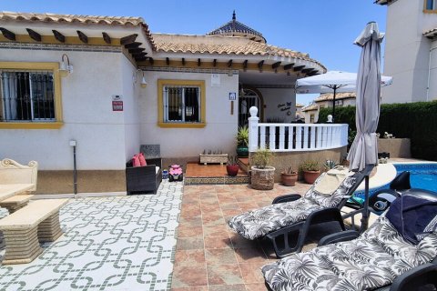 Villa à vendre à Villamartin, Alicante, Espagne, 4 chambres, 110 m2 No. 190079 - photo 3