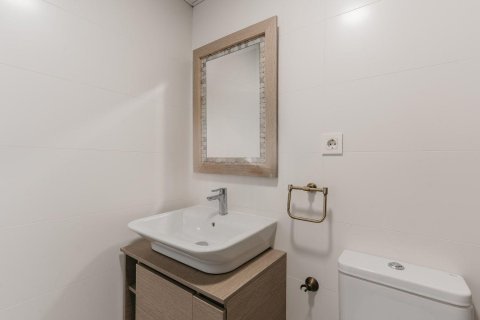 Apartment for sale in Alicante, Spain 3 bedrooms, 150 sq.m. No. 193612 - photo 11