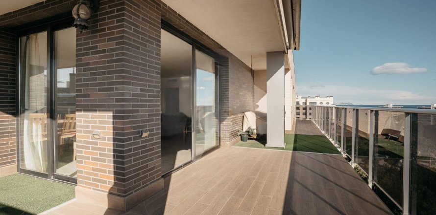 Apartment in Alicante, Spain 3 bedrooms, 150 sq.m. No. 193612