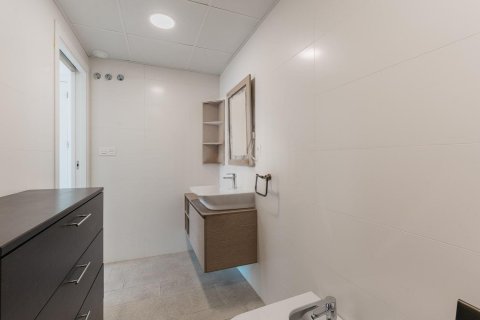 Apartment for sale in Alicante, Spain 3 bedrooms, 150 sq.m. No. 193612 - photo 23