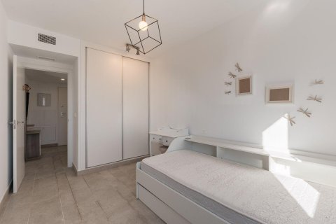 Apartment for sale in Alicante, Spain 3 bedrooms, 150 sq.m. No. 193612 - photo 15