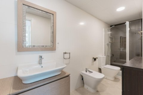Apartment for sale in Alicante, Spain 3 bedrooms, 150 sq.m. No. 193612 - photo 22