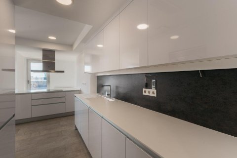 Apartment for sale in Alicante, Spain 3 bedrooms, 150 sq.m. No. 193612 - photo 8