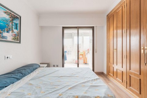 Apartment for sale in Alicante, Spain 3 bedrooms, 166 sq.m. No. 193611 - photo 12