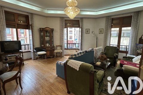 Apartment for sale in Leon, Spain 5 bedrooms, 220 sq.m. No. 152446 - photo 3