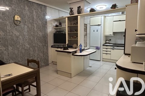 Apartment for sale in Leon, Spain 5 bedrooms, 220 sq.m. No. 152446 - photo 9