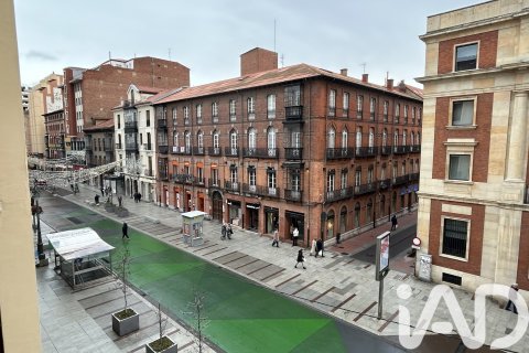 Apartment for sale in Leon, Spain 5 bedrooms, 220 sq.m. No. 152446 - photo 2