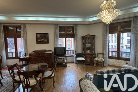 Apartment for sale in Leon, Spain 5 bedrooms, 220 sq.m. No. 152446 - photo 4