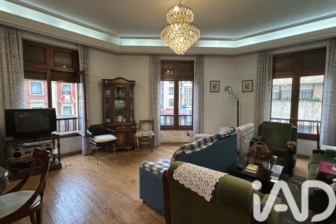 Apartment for sale in Leon, Spain 5 bedrooms, 220 sq.m. No. 152446 - photo 5