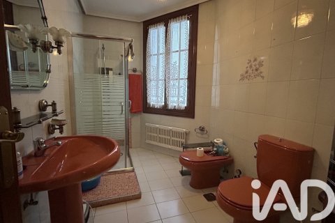 Apartment for sale in Leon, Spain 5 bedrooms, 220 sq.m. No. 152446 - photo 16