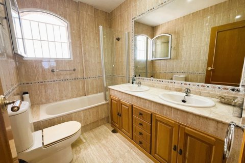Duplex for sale in Dehesa De Campoamor, Alicante, Spain 3 bedrooms, 95 sq.m. No. 180996 - photo 19