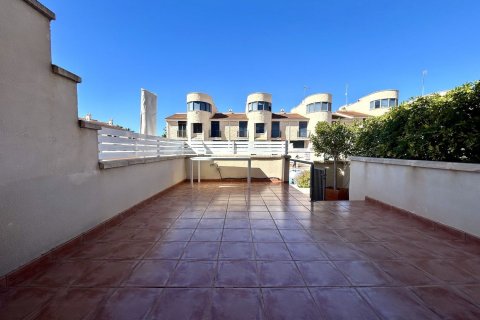 Tvåvåningslägenhet till salu i Cabo Roig, Alicante, Spanien 3 sovrum, 139 kvm. Nr. 180995 - foto 6