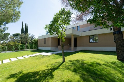 Villa for sale Ciudalcampo, Madrid, Spain 6 bedrooms, 1.07 sq.m. No. 108203 - photo 16