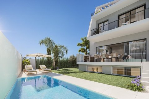 Radhus till salu i Estepona, Malaga, Spanien 3 sovrum, 336 kvm. Nr. 169352 - foto 7