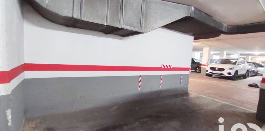 Garage in L'Hospitalet de Llobregat, Barcelona, Spain 10 sq.m. No. 185795