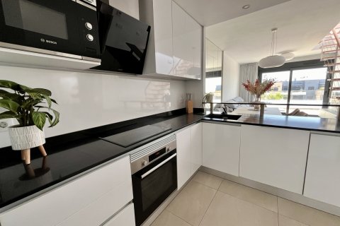 Продажа квартиры в Аликанте, Испания 2 спальни, 80м2 №119919 - фото 11