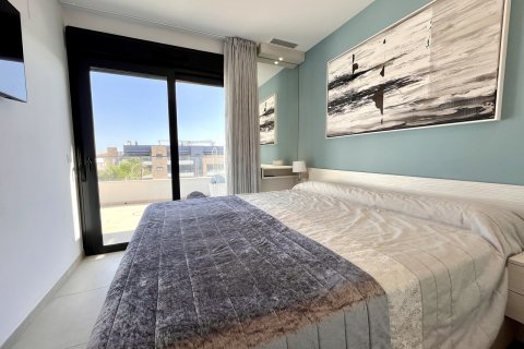 Продажа квартиры в Аликанте, Испания 2 спальни, 80м2 №119919 - фото 9