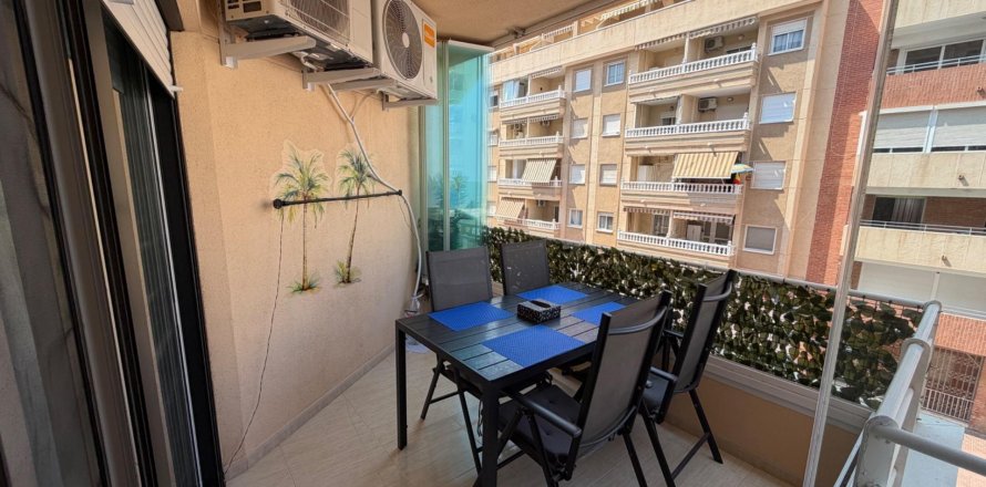 Appartamento a Torrevieja, Alicante, Spagna 3 camere da letto, 110 mq. N° 191996
