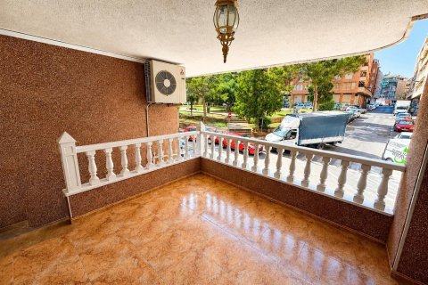 Appartamento a Torrevieja, Alicante, Spagna 3 camere da letto, 130 mq. N° 191999