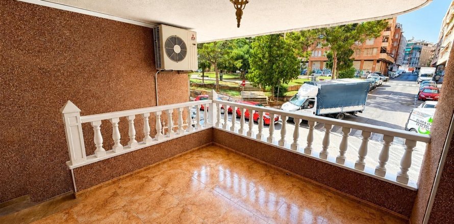 Appartamento a Torrevieja, Alicante, Spagna 3 camere da letto, 130 mq. N° 191999