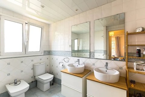 Hus till salu i Gava, Barcelona, Spanien 7 sovrum, 494 kvm. Nr. 140720 - foto 18