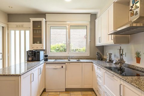 Hus till salu i Gava, Barcelona, Spanien 7 sovrum, 494 kvm. Nr. 140720 - foto 11