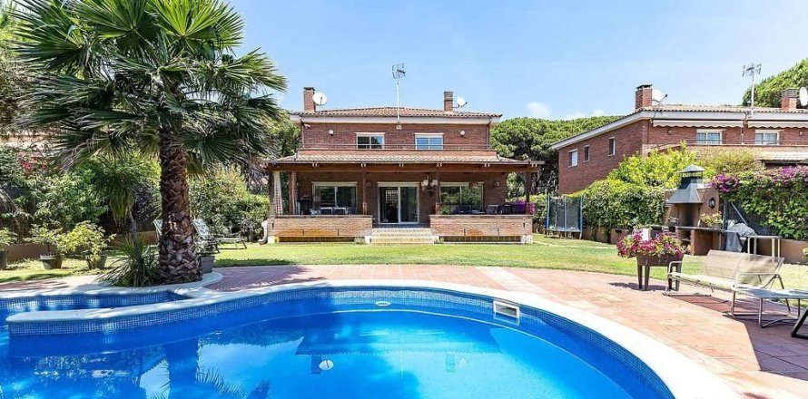 Hus i Gava, Barcelona, Spanien 7 sovrum, 494 kvm. Nr. 140720