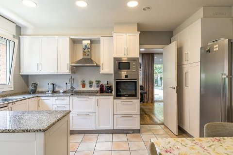 Hus till salu i Gava, Barcelona, Spanien 7 sovrum, 494 kvm. Nr. 140720 - foto 12