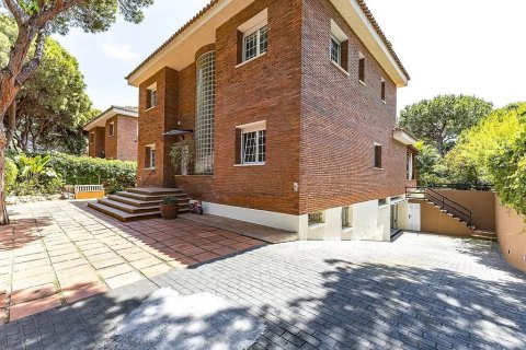 Hus till salu i Gava, Barcelona, Spanien 7 sovrum, 494 kvm. Nr. 140720 - foto 4