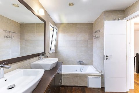 Hus till salu i Gava, Barcelona, Spanien 7 sovrum, 494 kvm. Nr. 140720 - foto 24