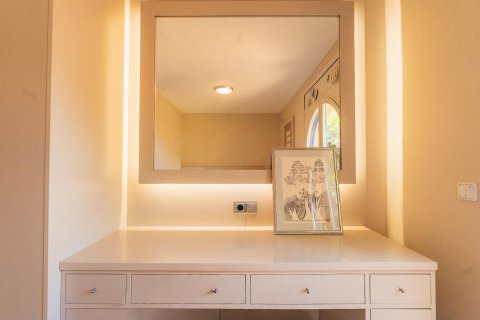 Hus till salu i Begur, Girona, Spanien 5 sovrum, 310 kvm. Nr. 140721 - foto 16