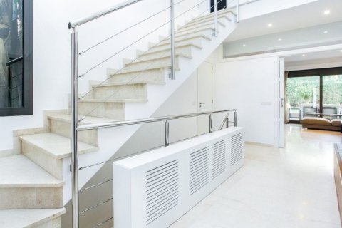 Hus till salu i Gava, Barcelona, Spanien 6 sovrum, 400 kvm. Nr. 140719 - foto 26